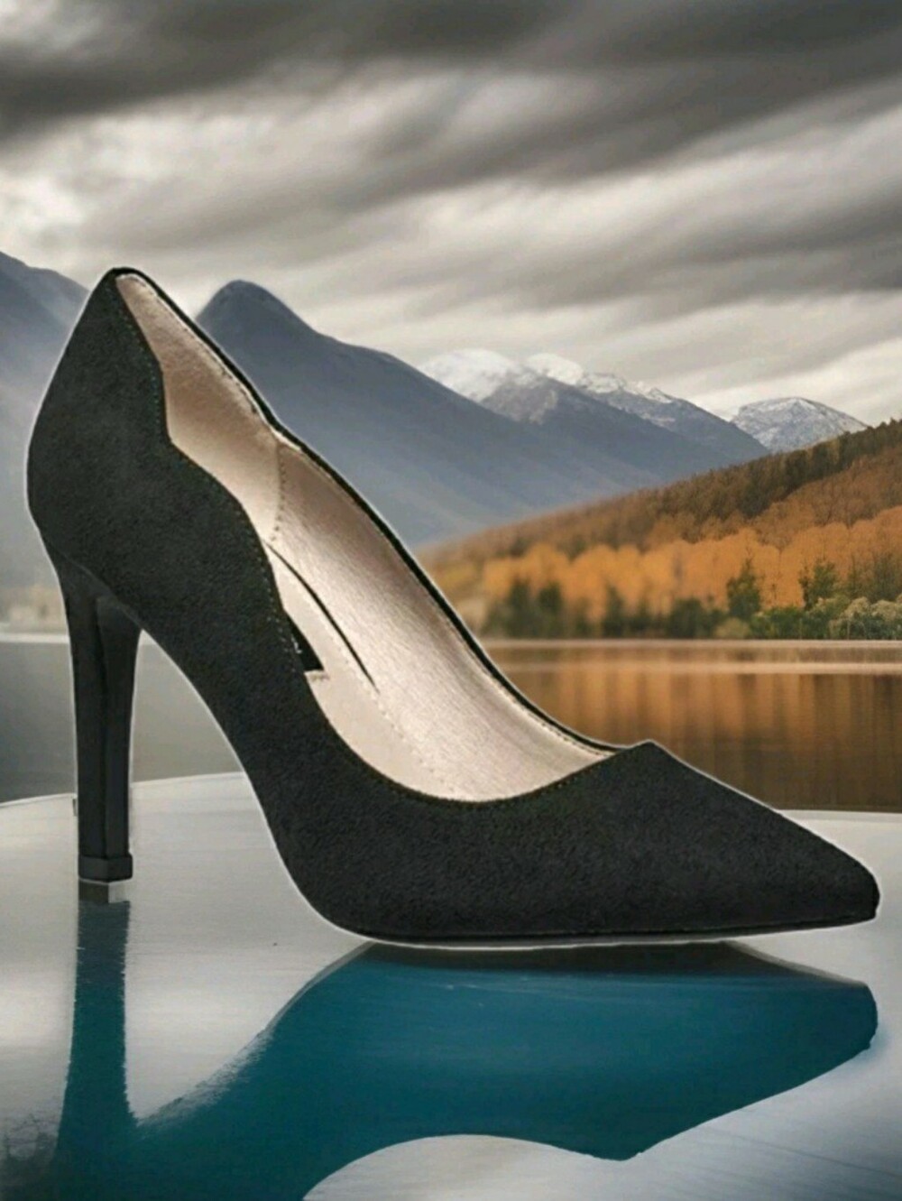 FRENCH CONNECTION: WOMEN’S SCALLOP BLACK HEELS: SIZE 8: BRAND NEW